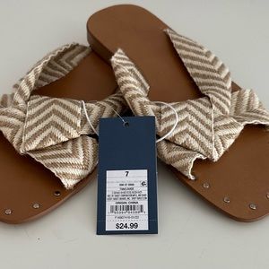 Universal Thread ‘Louise’ sandals, size 7. NWT